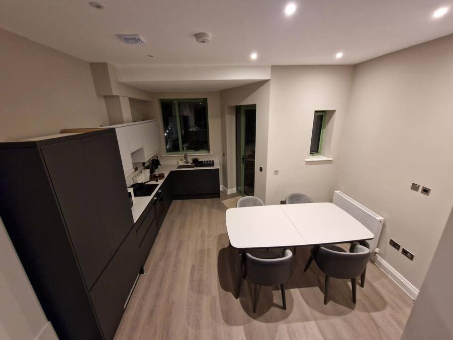 Willa Stunning Newbuilt 3 Bed House Sleeps 9 Edmonton Zewnętrze zdjęcie